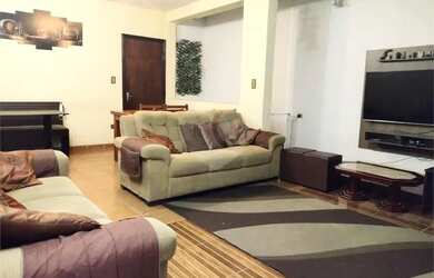 Imagem: A casa à venda possui 3 Dormitórios, 3 Banheiros, 2 Vagas