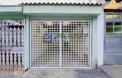 Imagem: A casa possui 3 Dormitórios, 2 Banheiros, 1 Vaga na garagem