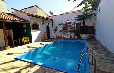 Imagem: A casa possui 2 Dormitórios, 2 Banheiros, 3 Vagas na garagem