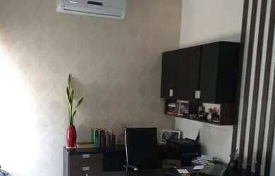 Imagem: A casa possui 3 Dormitórios, 3 Banheiros, 4 Vagas na garagem