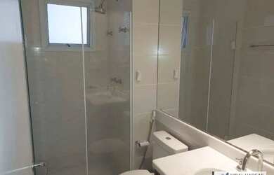 Imagem: O apartamento possui 1 Dormitório, 1 Banheiro, 1 Vaga na garagem