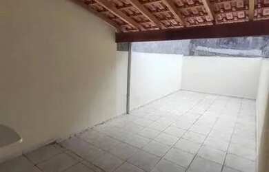 Imagem: A casa possui 2 Dormitórios, 2 Banheiros, 3 Vagas na garagem