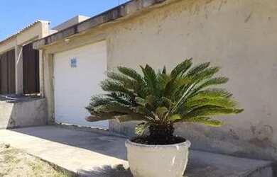 Imagem: A casa possui 3 Dormitórios, 2 Vagas na garagem e está localizado