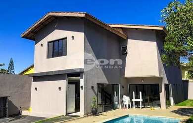 Imagem: A casa possui 5 Dormitórios, 5 Banheiros, 4 Vagas na garagem