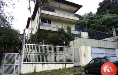 Imagem: A casa possui 4 Dormitórios, 4 Banheiros, 5 Vagas na garagem