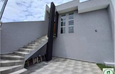 Imagem: A casa possui 2 Dormitórios, 1 Banheiro, 2 Vagas na garagem