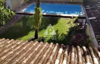 Imagem: A casa em condomínio possui 4 Dormitórios, 5 Banheiros, 2