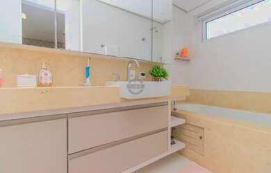 Imagem: O apartamento possui 4 Dormitórios, 5 Banheiros, 4 Vagas na