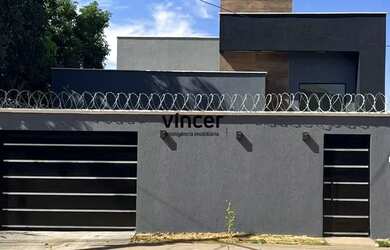 Imagem: A casa possui 3 Dormitórios, 3 Banheiros, 3 Vagas na garagem