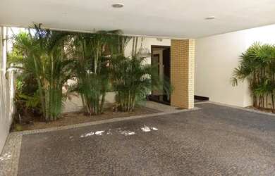 Imagem: A casa possui 3 Dormitórios, 1 Banheiro, 4 Vagas na garagem