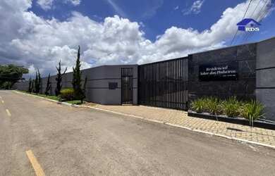 Imagem: A casa em condomínio possui 3 Dormitórios, 3 Banheiros, 5