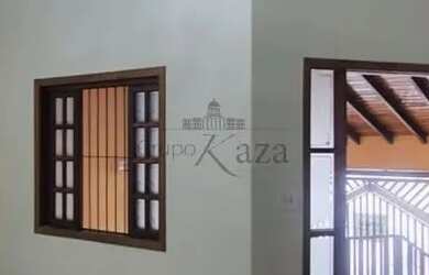 Imagem: A casa possui 4 Dormitórios, 3 Banheiros, 2 Vagas na garagem