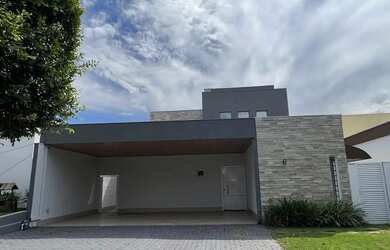 Imagem: A casa em condomínio possui 4 Dormitórios, 5 Banheiros, 4