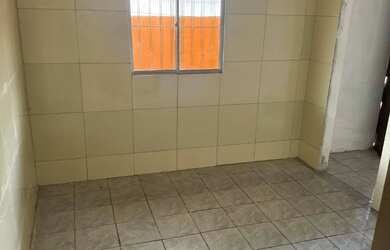 Imagem: A casa possui 1 Dormitório e 1 Banheiro e está localizado