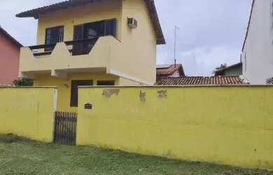 Imagem: A casa à venda possui 2 Dormitórios, 1 Banheiro, 1 Vaga na