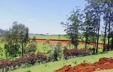 Imagem: O terreno possui 1.000m² de Área e está localizado em Portão