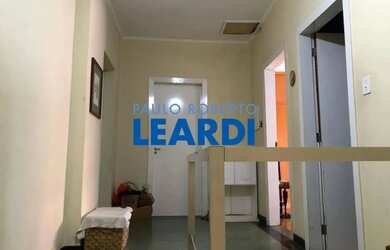 Imagem: A casa possui 4 Dormitórios, 4 Banheiros, 2 Vagas na garagem