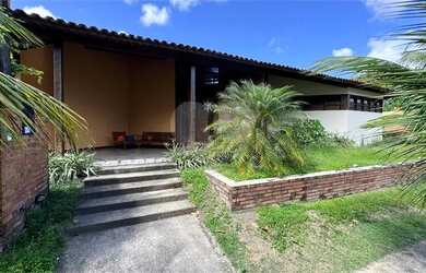 Imagem: A casa possui 5 Dormitórios, 5 Banheiros, 2 Vagas na garagem