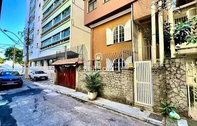 Imagem: A casa possui 4 Dormitórios, 4 Banheiros, 1 Vaga na garagem