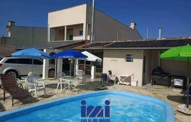 Imagem: A casa possui 3 Dormitórios, 5 Banheiros, 4 Vagas na garagem