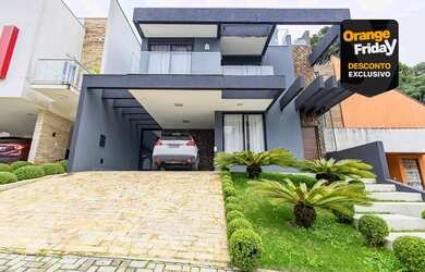 Imagem: A casa em condomínio possui 4 Dormitórios, 4 Banheiros, 2