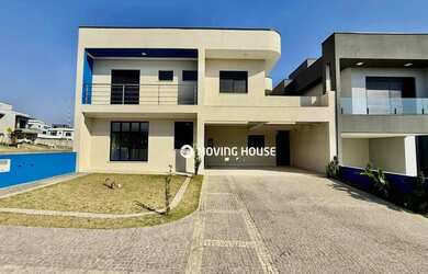 Imagem: A casa em condomínio possui 4 Dormitórios, 5 Banheiros, 4