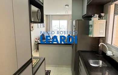 Imagem: O apartamento possui 2 Dormitórios, 1 Banheiro, 1 Vaga na garagem