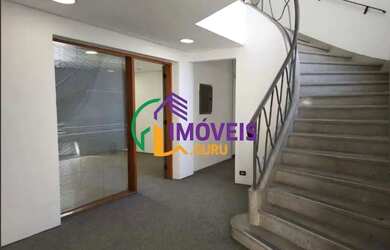 Imagem: O depósito possui 5 Vagas na garagem e 300m² de Área e está