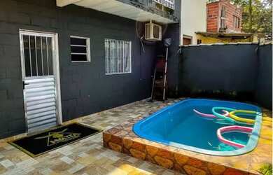 Imagem: A casa possui 3 Dormitórios, 3 Banheiros, 1 Vaga na garagem