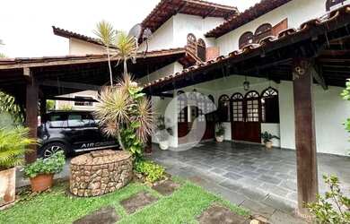 Imagem: A casa possui 3 Dormitórios, 3 Banheiros, 4 Vagas na garagem