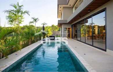 Imagem: A casa em condomínio possui 4 Dormitórios, 5 Banheiros, 5