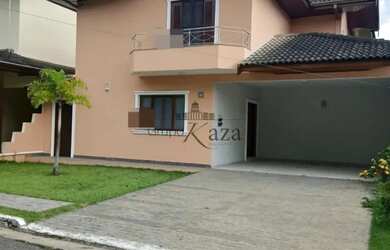 Imagem: A casa em condomínio possui 4 Dormitórios, 5 Banheiros, 2