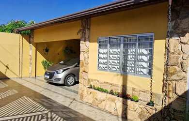 Imagem: A casa possui 3 Dormitórios, 3 Banheiros, 3 Vagas na garagem