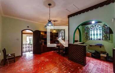 Imagem: A casa possui 3 Dormitórios, 3 Banheiros, 1 Vaga na garagem