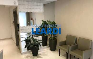 Imagem: O depósito possui 2 Vagas na garagem, 80m² de Área e está