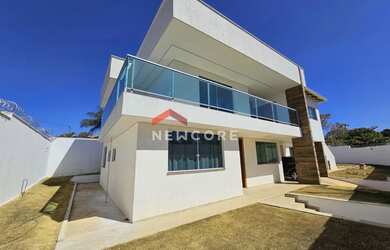 Imagem: A casa possui 4 Dormitórios, 5 Banheiros, 3 Vagas na garagem