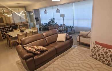 Imagem: O apartamento possui 3 Dormitórios, 1 Banheiro, 3 Vagas na