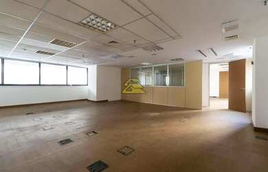 Imagem: O depósito possui 194m² de Área e está localizado em Centro