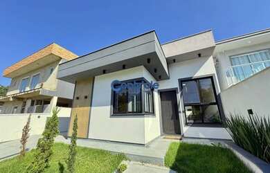 Imagem: A casa possui 3 Dormitórios, 2 Banheiros, 3 Vagas na garagem