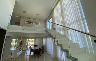 Imagem: A casa em condomínio possui 5 Dormitórios, 5 Banheiros, 5