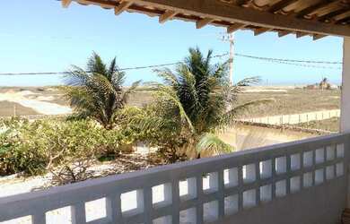 Imagem: A casa possui 4 Dormitórios, 2 Vagas na garagem e está localizado