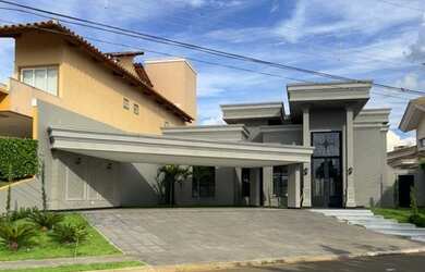 Imagem: A casa em condomínio possui 5 Dormitórios, 5 Banheiros, 5