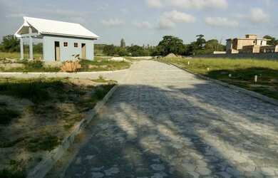 Imagem: O terreno possui 180m² de Área e está localizado em Monjolos