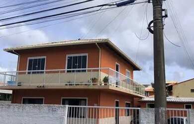 Imagem: A casa possui 3 Dormitórios, 2 Banheiros, 2 Vagas na garagem