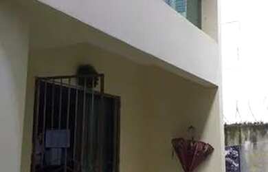 Imagem: A casa possui 2 Dormitórios, 1 Banheiro, 1 Vaga na garagem