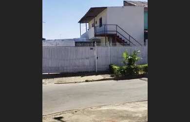 Imagem: A casa possui 2 Dormitórios, 2 Banheiros, 2 Vagas na garagem