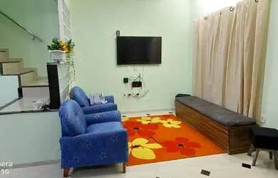 Imagem: A casa possui 5 Dormitórios, 3 Banheiros, 2 Vagas na garagem