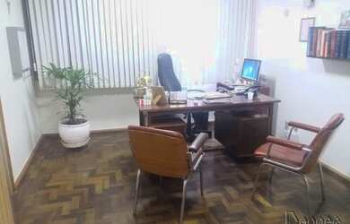 Imagem: A casa possui 3 Banheiros, 300m² de Área, Imóvel novo e