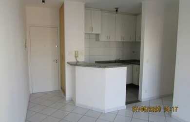 Imagem: O apartamento possui 1 Dormitório, 1 Banheiro, 1 Vaga na garagem