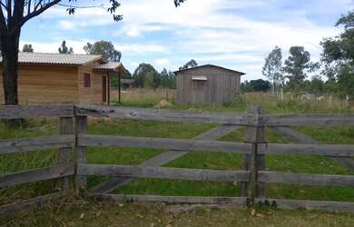 Imagem: A casa possui 2 Dormitórios, 4.500m² de Área e está localizado